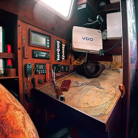 ספינת מלון The Captains Locker - 30ft Yacht סן מיגל דה אבונה