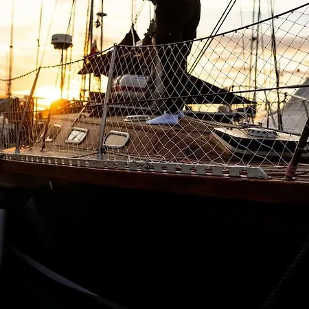 ספינת מלון The Captains Locker - 30ft Yacht