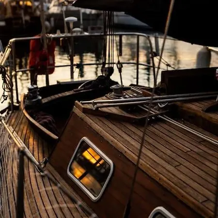 The Captains Locker - 30ft Yacht Hotel na wodzie *