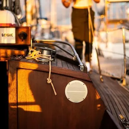 The Captains Locker - 30ft Yacht Hotel na wodzie