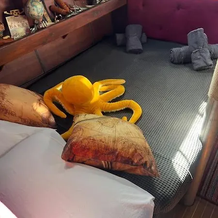 Hotel na wodzie The Captains Locker - 30ft Yacht