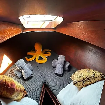 Hotel na wodzie The Captains Locker - 30ft Yacht *