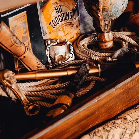 The Captains Locker - 30ft Yacht Botel