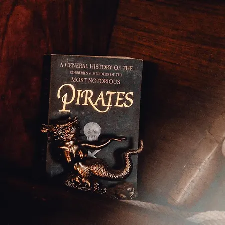 The Captains Locker - 30ft Yacht Botel