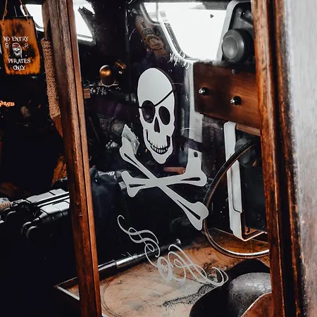 The Captains Locker - 30ft Yacht *