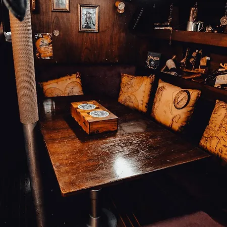 The Captains Locker - 30ft Yacht Botel *