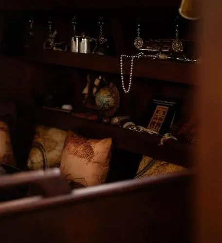 The Captains Locker - 30ft Yacht Botel
